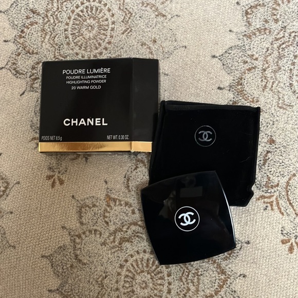 Chanel Highlighter Poudre Lumiere - Picture 5 of 6